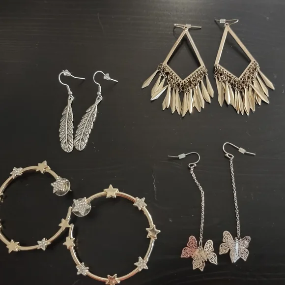 4 Pair of Earrings - Picture 1 of 2